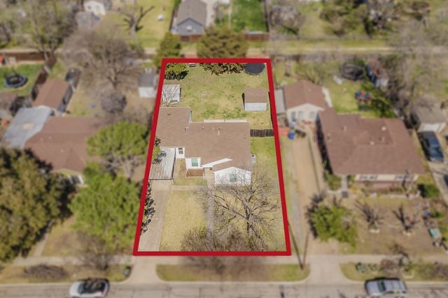 1102 W Russell Avenue, Carrollton, TX 75006