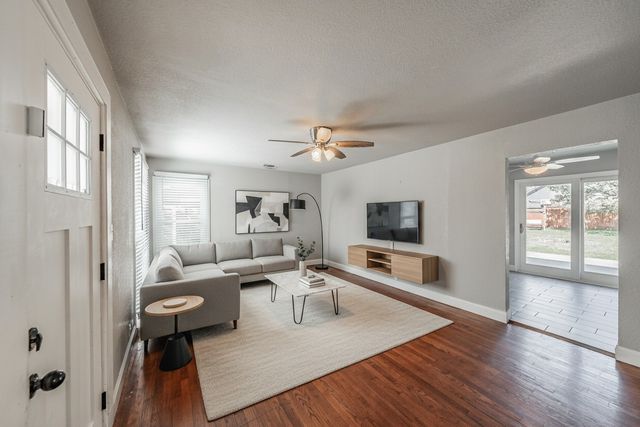 1102 W Russell Avenue, Carrollton, TX 75006