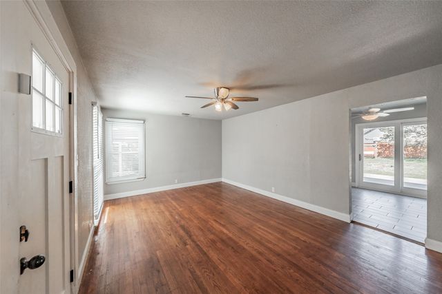 1102 W Russell Avenue, Carrollton, TX 75006