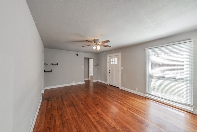 1102 W Russell Avenue, Carrollton, TX 75006