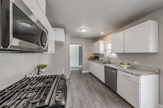 1102 W Russell Avenue, Carrollton, TX 75006