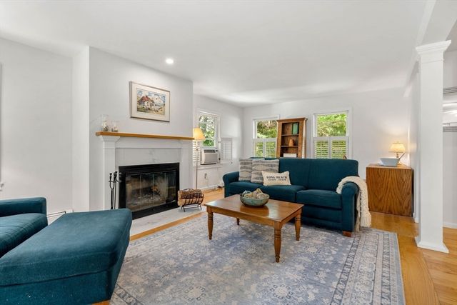4 Deer Haven Rd, Beverly, MA 01915