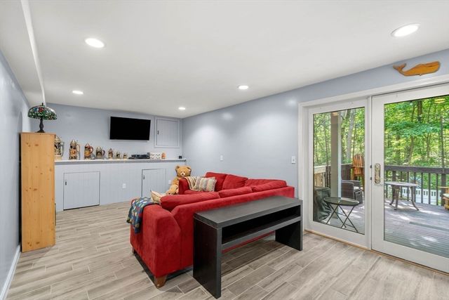 4 Deer Haven Rd, Beverly, MA 01915