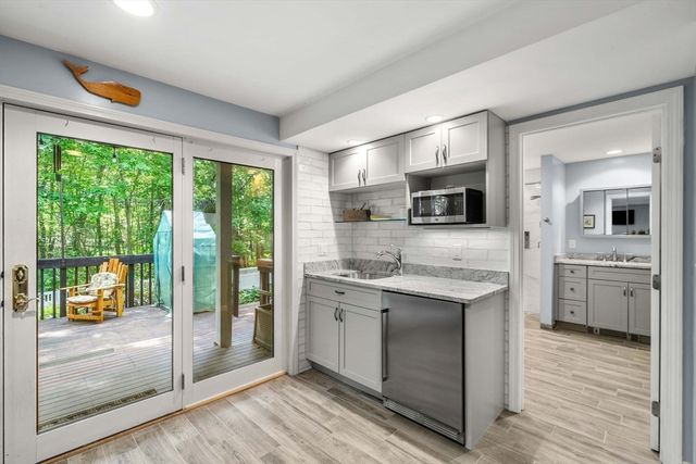 4 Deer Haven Rd, Beverly, MA 01915