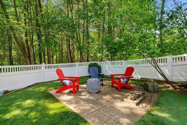 4 Deer Haven Rd, Beverly, MA 01915