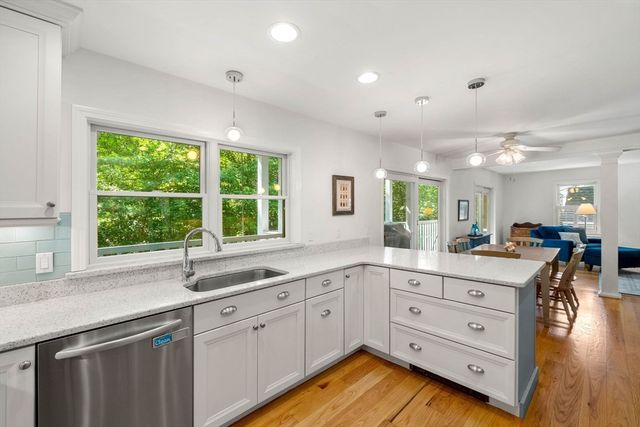 4 Deer Haven Rd, Beverly, MA 01915