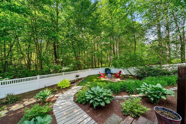 4 Deer Haven Rd, Beverly, MA 01915