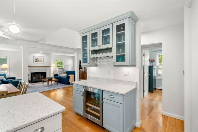 4 Deer Haven Rd, Beverly, MA 01915