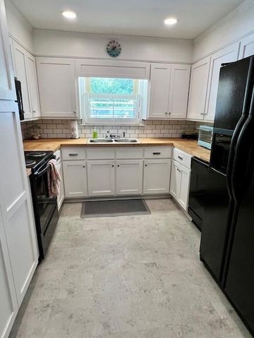 4 Crestwood Road, Cartersville, GA 30121