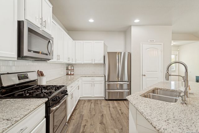 709 Brown Thrasher, San Antonio, TX 78253