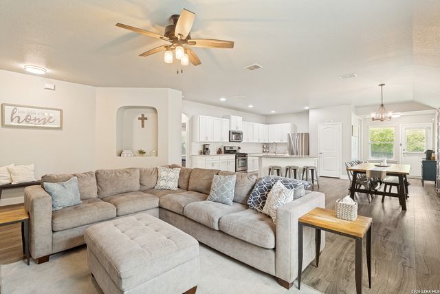 709 Brown Thrasher, San Antonio, TX 78253