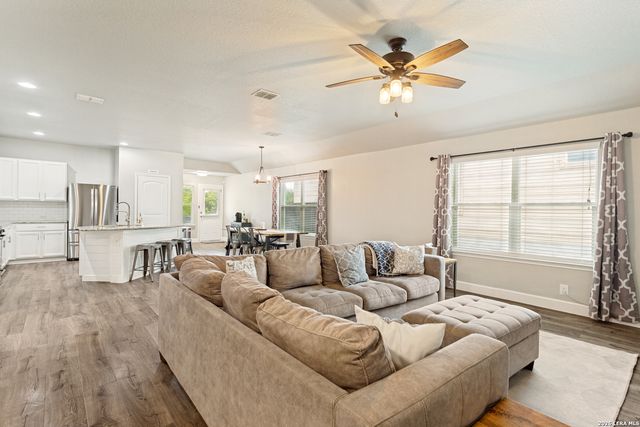 709 Brown Thrasher, San Antonio, TX 78253