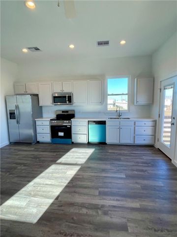 227 Port Mansfield St, Port Aransas, TX 78373