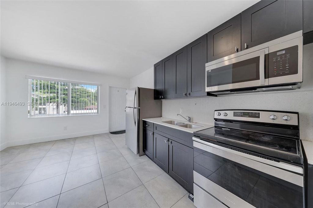 1145 NW 3rd St 7, Miami, FL 33128