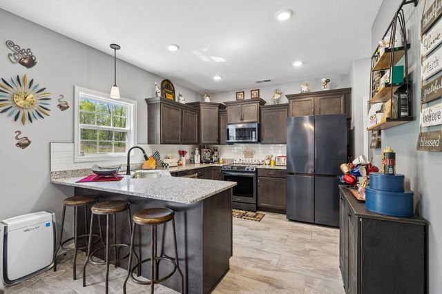 380 Barry Dr, Clarksville, TN 37040