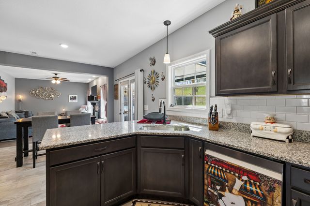 380 Barry Dr, Clarksville, TN 37040
