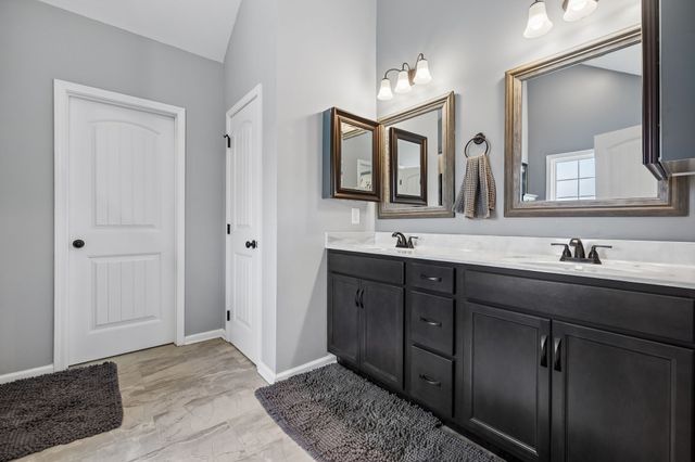 380 Barry Dr, Clarksville, TN 37040