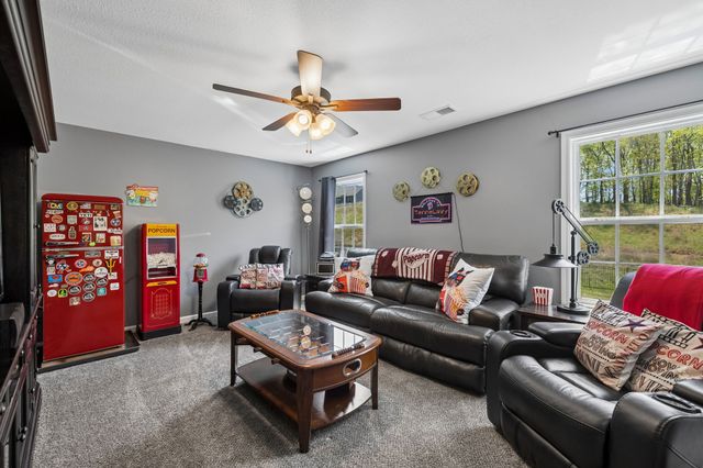 380 Barry Dr, Clarksville, TN 37040