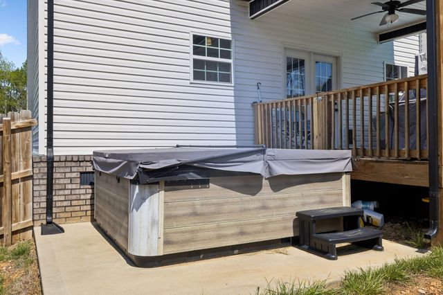 380 Barry Dr, Clarksville, TN 37040