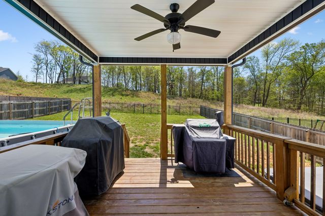380 Barry Dr, Clarksville, TN 37040