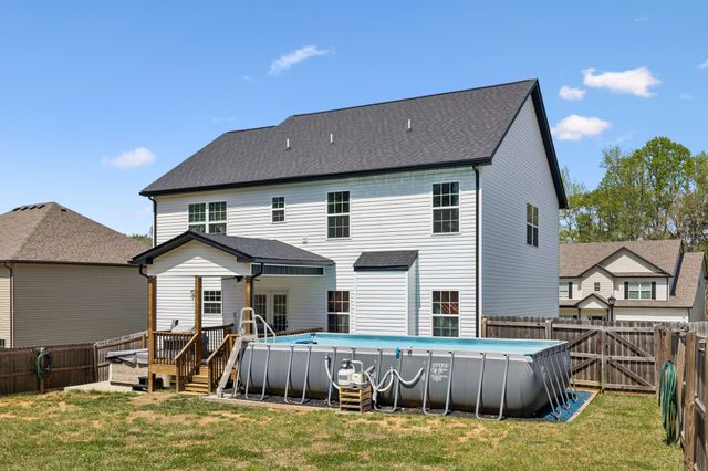 380 Barry Dr, Clarksville, TN 37040