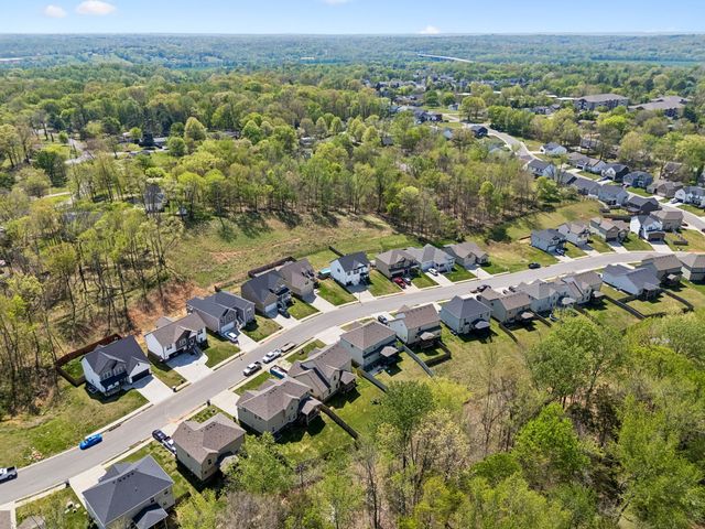 380 Barry Dr, Clarksville, TN 37040