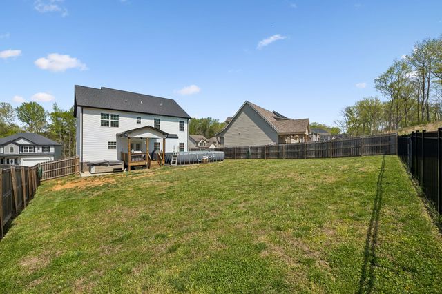 380 Barry Dr, Clarksville, TN 37040