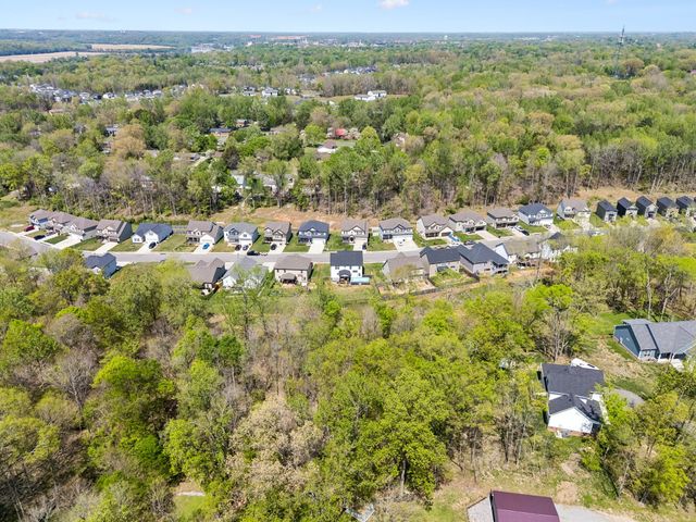 380 Barry Dr, Clarksville, TN 37040