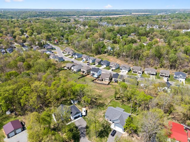 380 Barry Dr, Clarksville, TN 37040