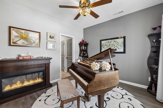 380 Barry Dr, Clarksville, TN 37040