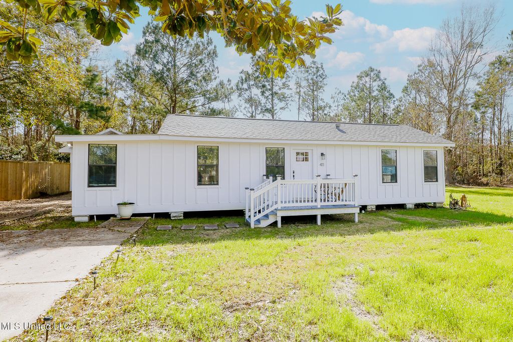 411 Necaise Street, Waveland, MS 39576