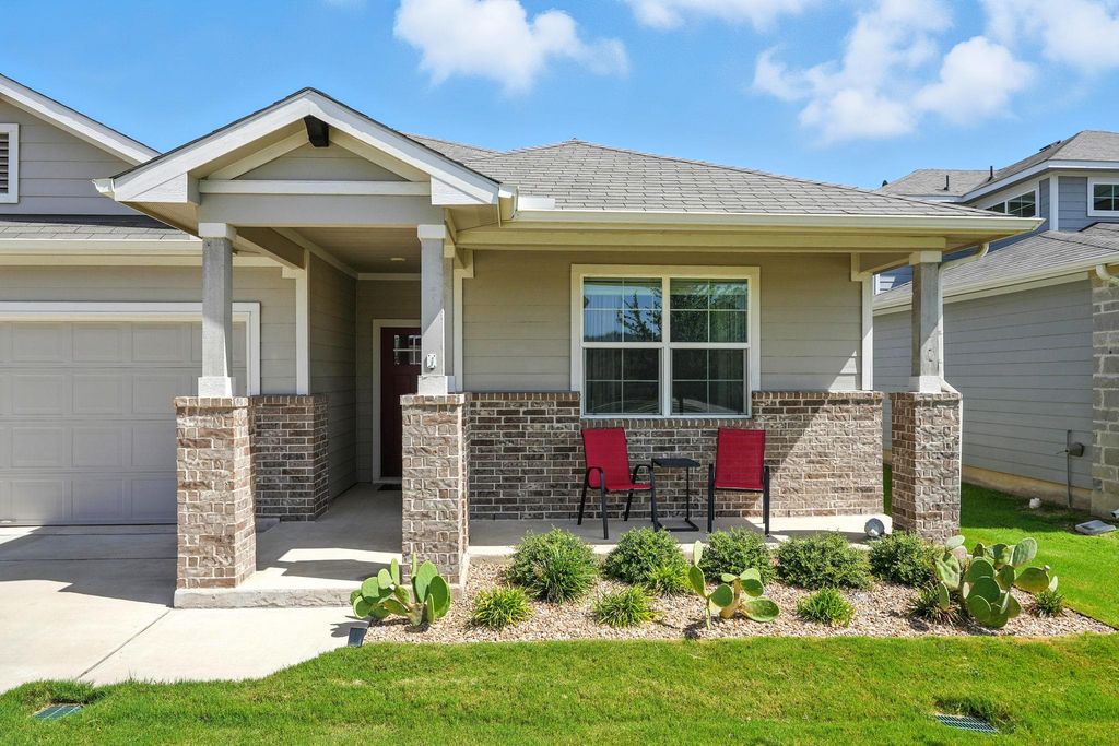233 Lavaca River LN, Hutto, TX 78634
