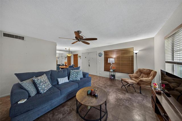 2901 NW 47th Terrace 245A, Lauderdale Lakes, FL 33313