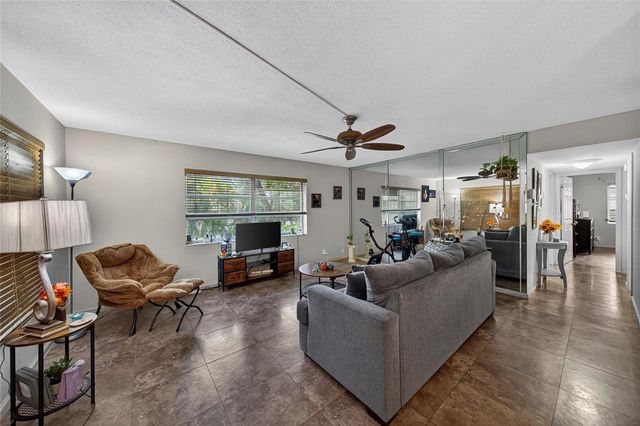 2901 NW 47th Terrace 245A, Lauderdale Lakes, FL 33313
