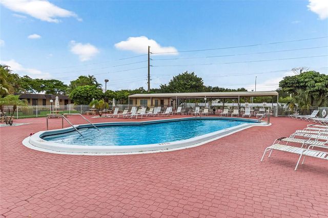 2901 NW 47th Terrace 245A, Lauderdale Lakes, FL 33313
