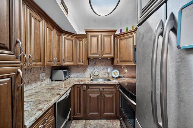 2901 NW 47th Terrace 245A, Lauderdale Lakes, FL 33313