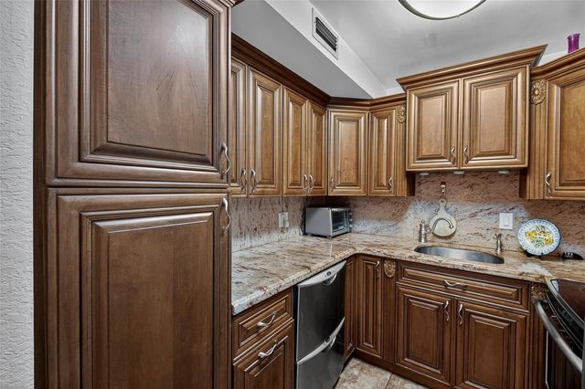 2901 NW 47th Terrace 245A, Lauderdale Lakes, FL 33313