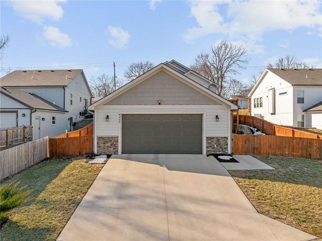 8465 Ottawa Street, De Soto, KS 66018