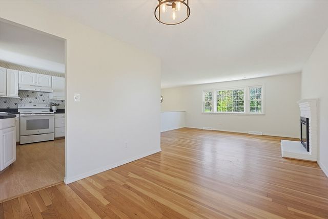 49 Granite St, Holliston, MA 01746