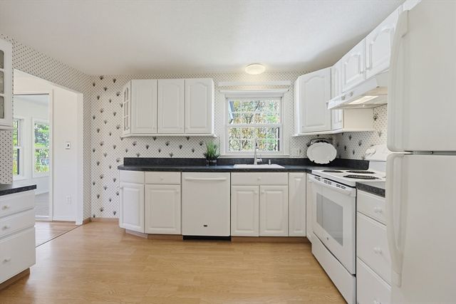 49 Granite St, Holliston, MA 01746