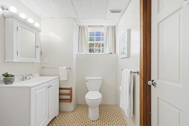 49 Granite St, Holliston, MA 01746