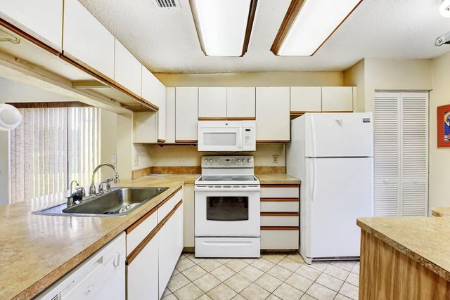 4418 NW 92nd Way, Sunrise, FL 33351