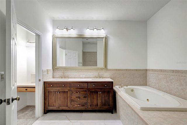 20003 HOLLY LAKE PLACE, Lutz, FL 33558