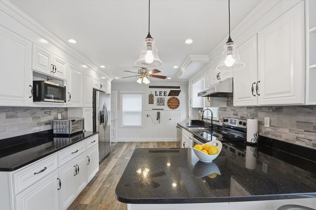 11 Grand View, Weymouth, MA 02191