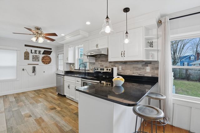 11 Grand View, Weymouth, MA 02191