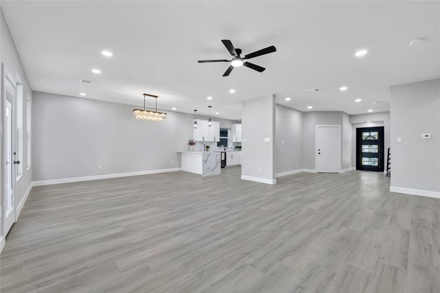 9026 Lawncliff Lane, Houston, TX 77040