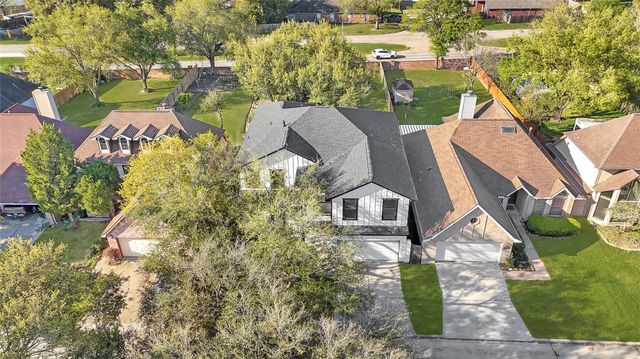 9026 Lawncliff Lane, Houston, TX 77040