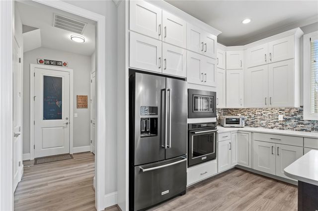 421 Lakestone Court, Seneca, SC 29672