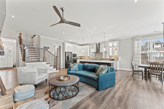 421 Lakestone Court, Seneca, SC 29672