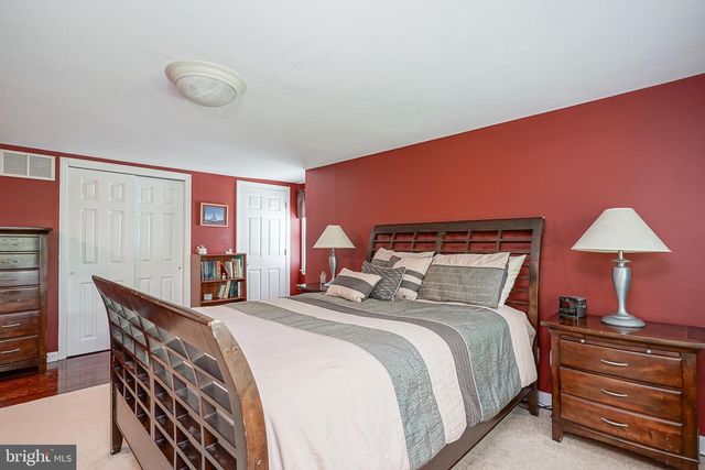 5 CYPRESS CIR, West Deptford, NJ 08096